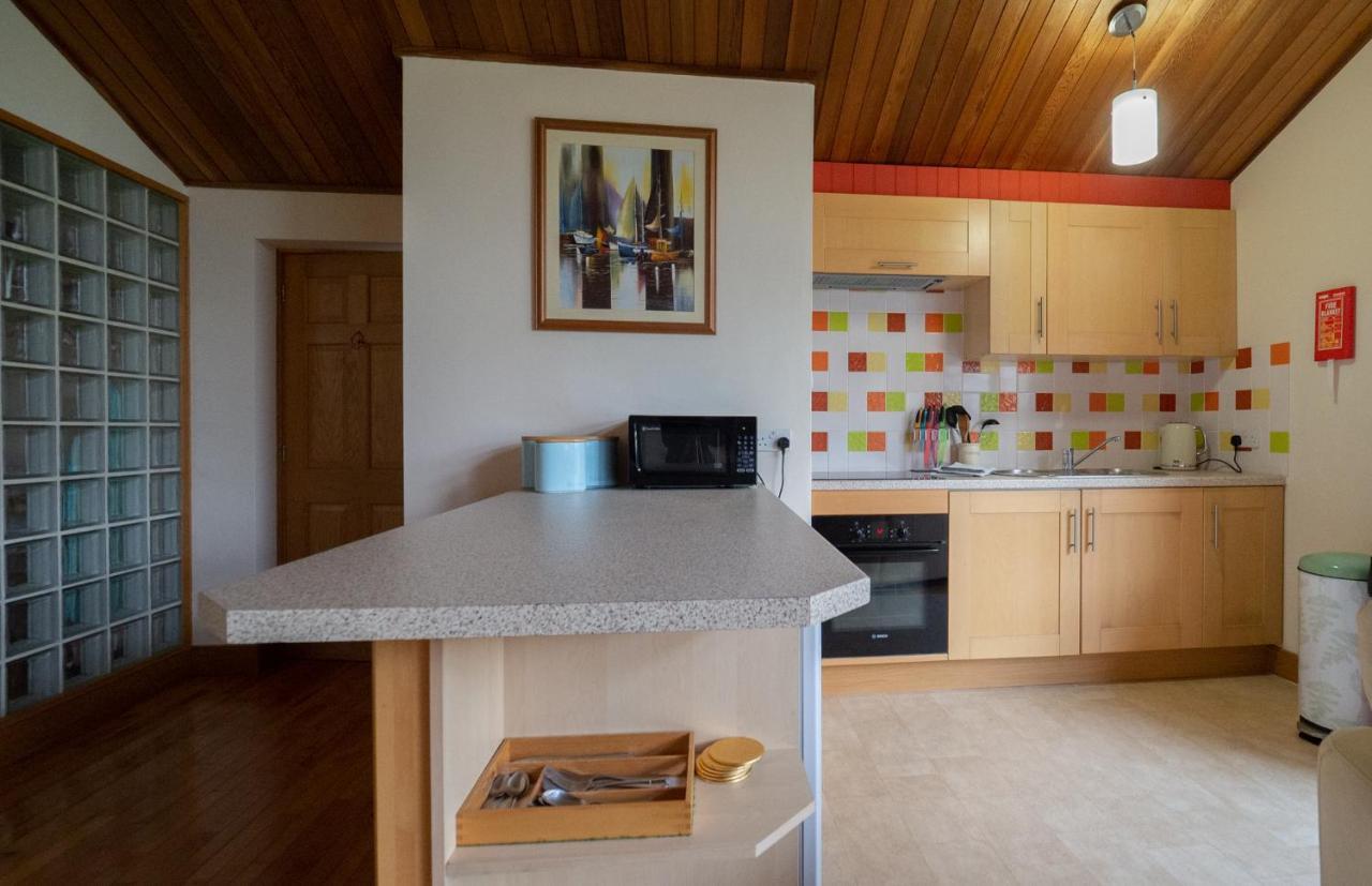 Surlingham Lodge Studio Large Family Cottage نورويش المظهر الخارجي الصورة
