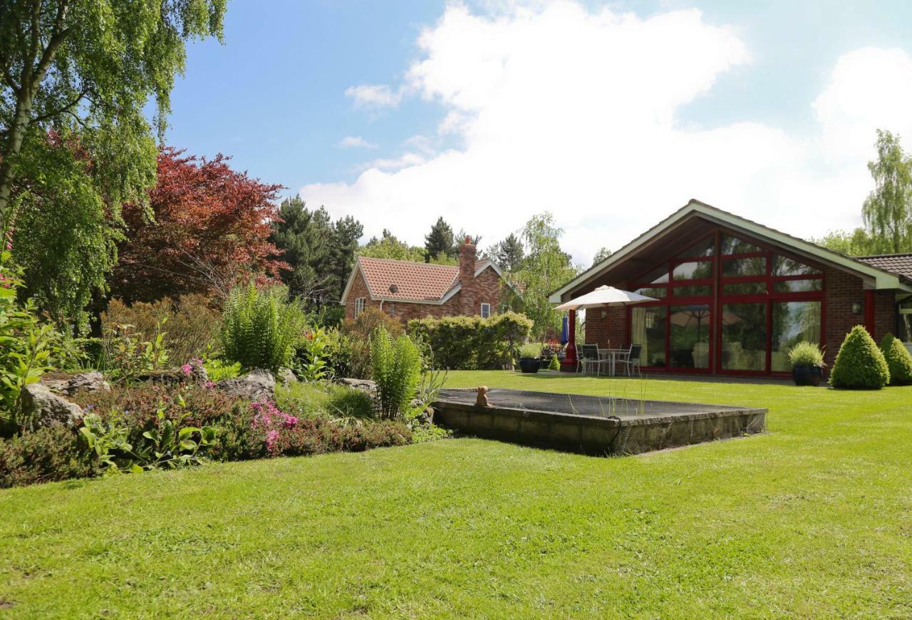 Surlingham Lodge Studio Large Family Cottage نورويش المظهر الخارجي الصورة