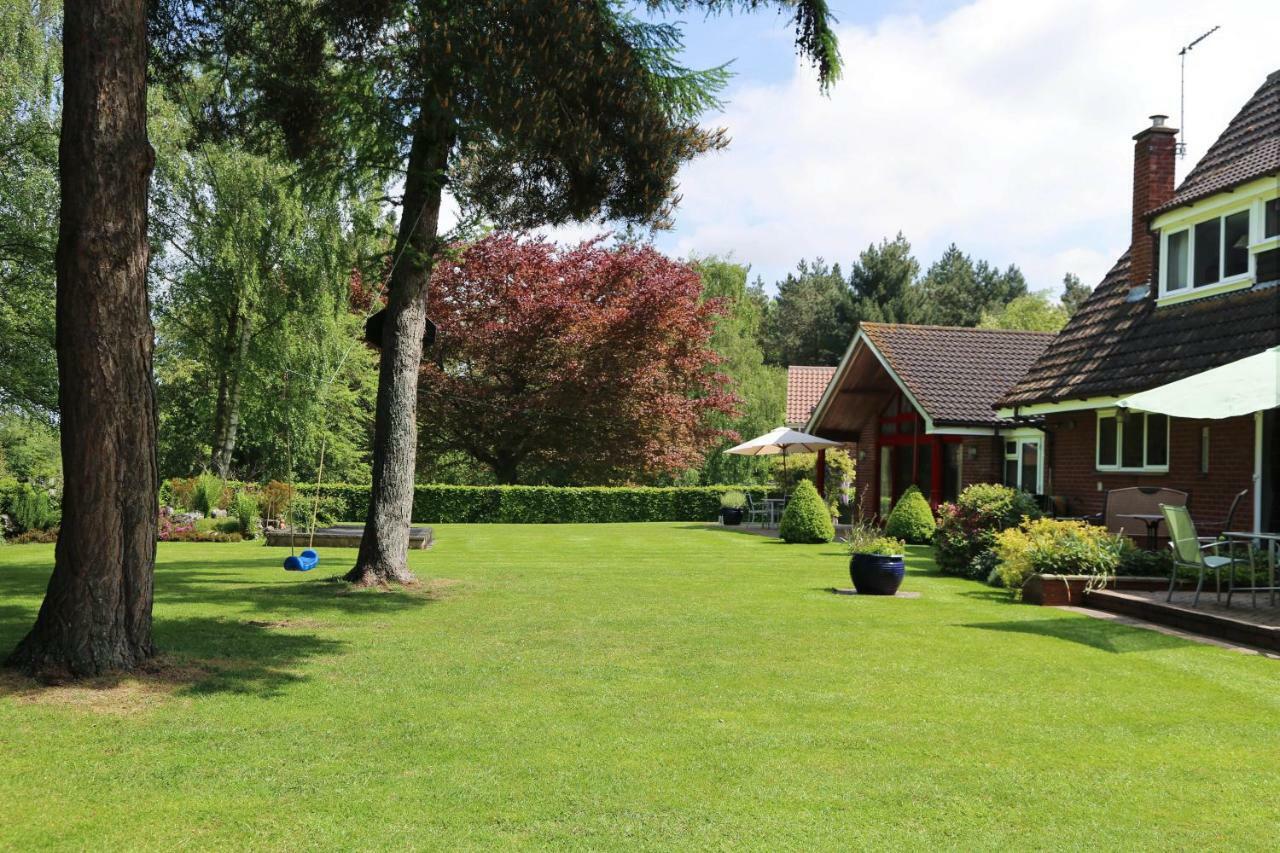 Surlingham Lodge Studio Large Family Cottage نورويش المظهر الخارجي الصورة